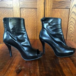 Fabulous Donald J Pliner Peep-toe Stiletto Black Boots 6.5
